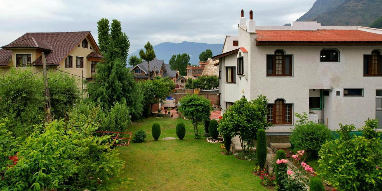Hotel Peaceful Mornings Srinagar Exteriör bild